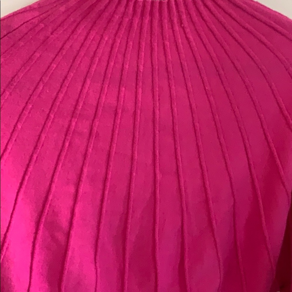 Hot pink sweater - Picture 2 of 2